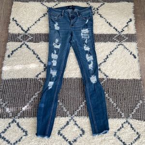 HOLLISTER DISTRESSED SKINNY JEANS